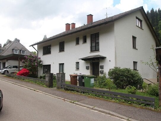 2-Fam.-Haus mit traumhaften und großen Garten