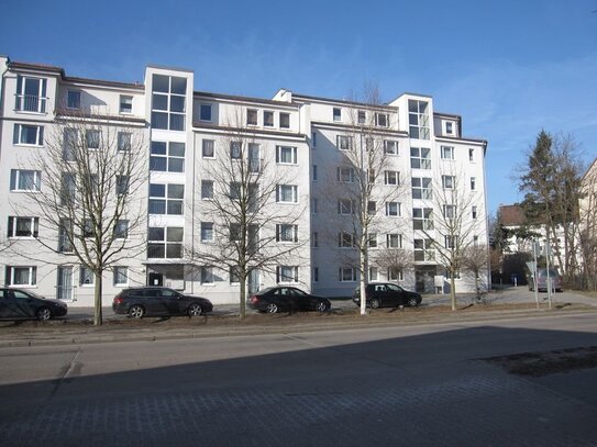 schöne 2-Raum-Wohnung mit Dachterrasse und Fahrstuhl