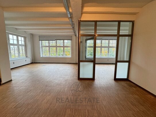 PROVISIONSFREIES 100 m² Loftbüro mit Kanalblick in alter Schokoladenfabrik