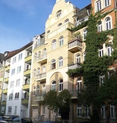 City + Uni Kassel: 2-Zi-Altbau-Singlewohnung inkl. Einbauküche + Balkon