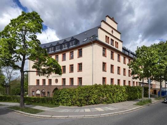 Wunderschöne 3-Zimmerwohnung im denkmalgeschützten Altbau mit Fußbodenheizung und Balkon !