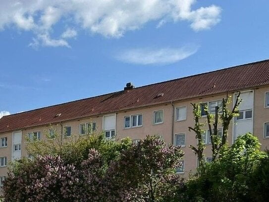 Schöne helle frisch renovierte und sofort verfügbaren, 3 Zimmerwohnung mit Balkon