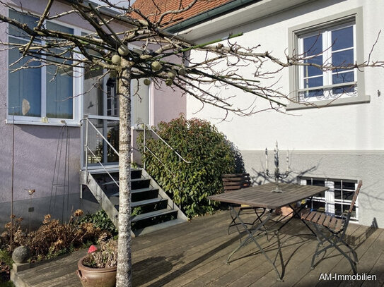 Einzigartig - stilvoll - charmant! Kleines "Juwel" mit Garten und Blick ins Grüne!