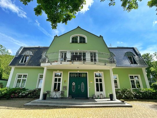 Klassisch-elegantes Gutshaus in Golfplatznähe mit Ferienwohnungen, Gästehaus und Pool