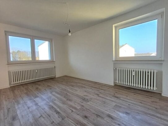 Komfortable 4-Zimmer-Wohnung mit BALKON