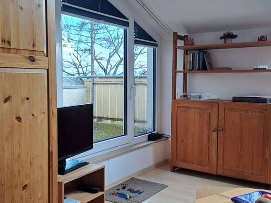 möbliertes WG-Zimmer mit eigener Dusche/Wc, eigener Küche, mit Internet, Dachloggia, Wc-Mitbenützung, TV, Waschmaschine