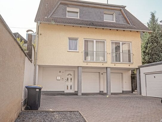 Lichtverwöhntes, modernes Einfamilienhaus mit Terrasse und Doppelgarage