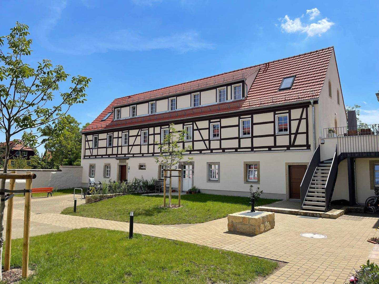 traumhafte idyllische 4-Raum Wohnung mit Terrasse + Balkon + EBK