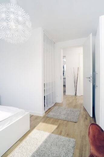 Top-Lage- 20 Meter neben neuer EZB - vollmöbilierte kernsanierte 3-Zimmer DG Wohnung - WG-tauglich