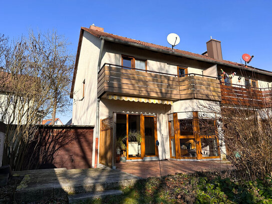 Tolle ruhige Lage! Gepflegtes Reihenendhaus mit Garten und Garage in Coburg-Neuses