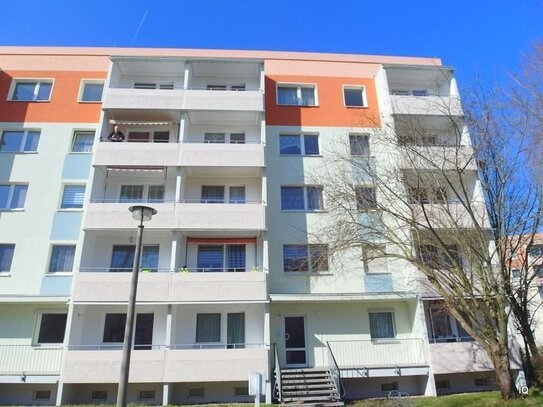 Renovierungsbedürftige 3-Zimmer-Wohnung im 2.OG mit Balkon in Lauchhammer-Mitte