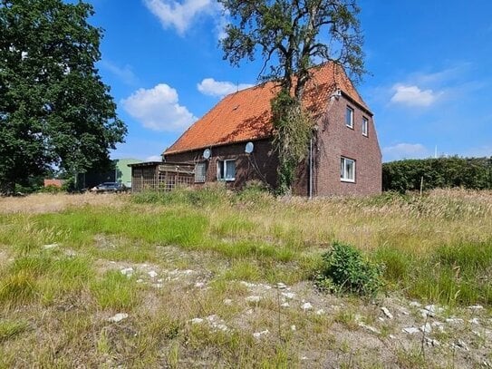 Einfamilienhaus mit großzügige Halle auf 2 ha großem Grundstück