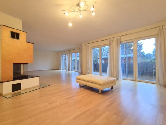 BIG HOUSE WITH CA. 3229 FT²! 5 rooms, 2 hobby rooms, fitted kitchen and carport near Frankfurt