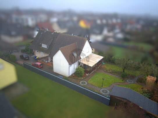 FAMILIEN- & ARBEITSIDYLL: GROßZÜGIGES ZWEIGENERATIONENHAUS MIT SÜD-WESTTERRASSE, GARTEN & VIEL PLATZ!