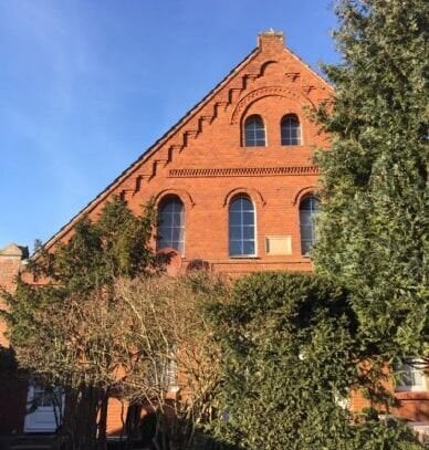 Schöne Dachgeschoss Wohnung in ruhiger Lage