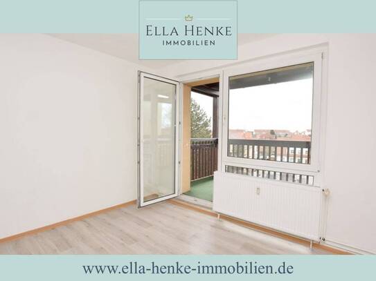 Sonnige, top gepflegte 3-Raum-Wohnung mit Balkon + schöner Aussicht.