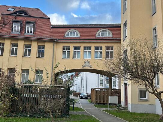 Bezugsfreie 2-Zimmerwohnung mit Elbblick im Denkmalschutz