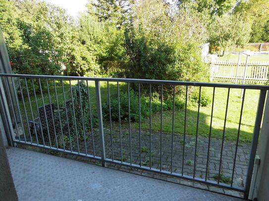 2-1/2-Zimmer-Wohnung in relativ ruhiger Stadtlage mit Balkon und Blick ins Grüne!