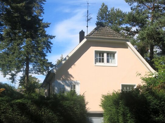 Siedlungshaus auf großem Gartengrundstück in Sülldorf