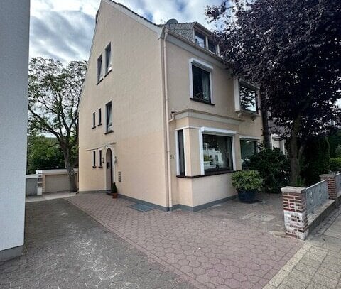 2-3 Zimmer Erdgeschosswohnung mit großem Balkon in Bremen Hastedt