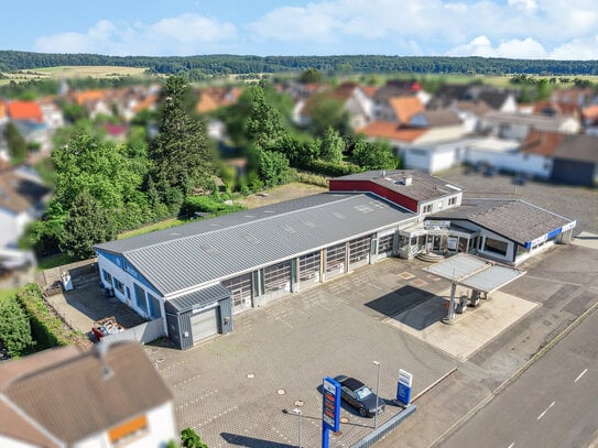 Unternehmer aufgepasst! Beheizte Halle mit Büro-/Ausstellungsfläche und einer Wohnung in Hungen