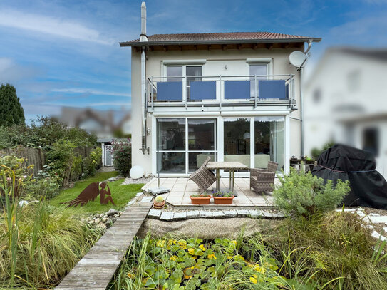 Modernes, gepflegtes Einfamilienhaus mit Garten, Carport und Garage