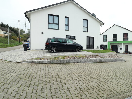 Neuwertige Doppelhaushälfte mit Terrasse, & Photovoltaik in schöner Lage von Rheinfelden-Karsau