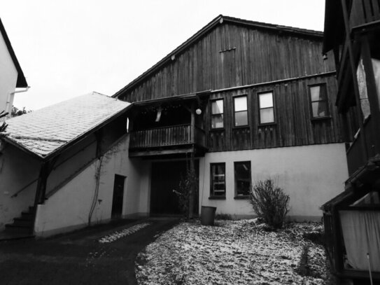 Gemütliche Wohnung mit Balkon und Garage in charmantem historischen Gebäude in Anspach!