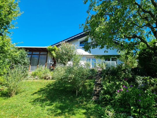 Freistehendes Einfamilienhaus mit Garage