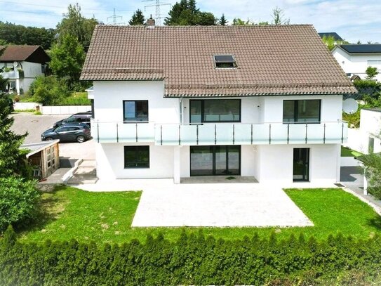 Idyllisches Zweifamilienhaus mit Panoramablick ins Grüne - Ihr neues Wohlfühl-Zuhause erwartet Sie!