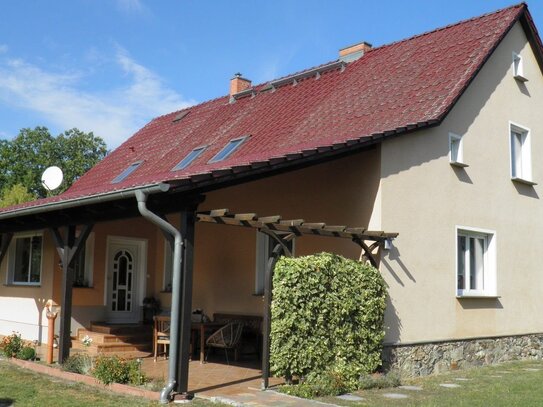 Gepflegtes Einfamilienhaus mit Ausbaupotenzial, interessanten Nebengelass und Baulandanhang