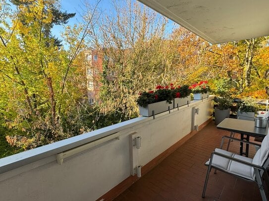 Wunderschöne DG-Eigentumswohnung mit Balkon und Stellplatz in Berlin-Schmargendorf