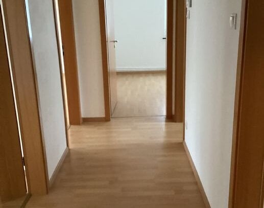 Wir vermieten eine helle renovierte Wohnung