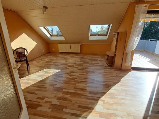 **Gelegenheit! Große Dreiraumwohnung mit Balkon und Garage! KAUFEN statt mieten!***