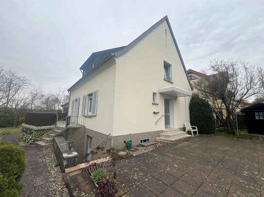 Freistehendes Einfamilienhaus mit großem Garten in ruhiger Lage von St. Ingbert