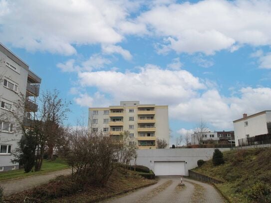 Gestaltbare 2 Zimmer Whg. mit Balkon und Tiefgaragenstellplatz in Feldrandlage mit Blick ins Grüne