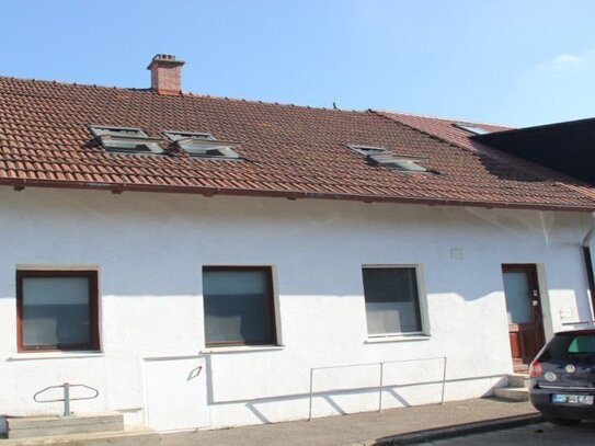 München-Aubing: Zweifamilienhaus, ca. 130 m² Wfl., Innenhof und Rückgebäude. Für Kapitalanleger!