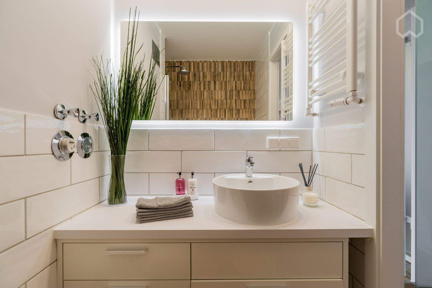 Sonnige, renovierte Zwei-Zimmer-Wohnung mit Balkon und Garage in Friedenau - Photo 1