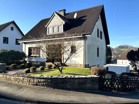 Schickes und freistehendes Einfamilienhaus, mit Einliegerwohnung in 51766 Engelskirchen