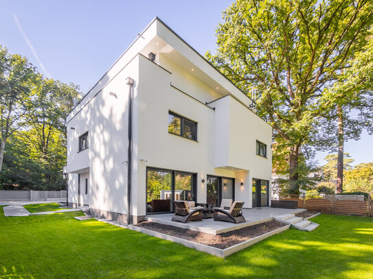 Moderne Villa im Bauhaus-Stil in fantastischer Lage - Exklusives Wohnen in Berlin-Konradshöhe!