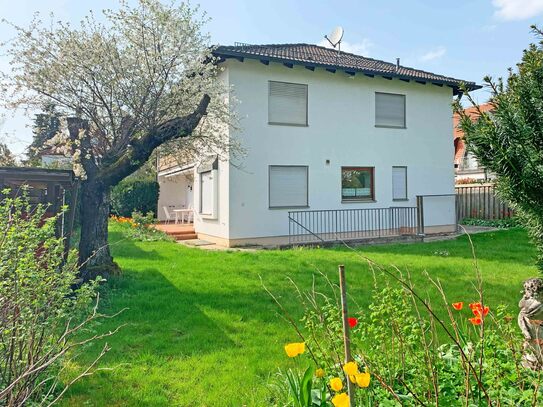 Charmantes Einfamilienhaus auf Traumgrundstück in Toplage