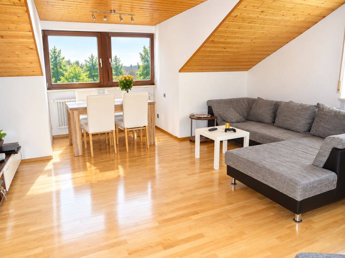                                                               3-4 Zimmer Dachgeschosswohnung                                                       in Kirchheim (Hersfeld-Rotenburg)