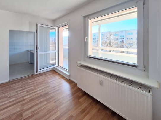 Neues Kapitel in der Robinienstraße - mit Balkon, Einbauküche und Ausblick!