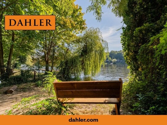 Private water access and pool included - Attractive apartment with lots of potential in Wannsee!