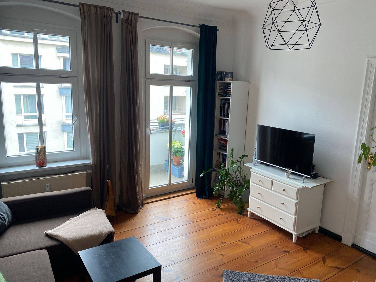 Charmante möblierte 3 Zimmer Altbauwohnung inkl. Wohnküche im Herzen von Pankow/Prenzlauer Berg - Photo 1