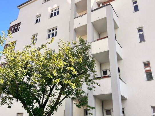 ab 1.11.24 Sanierte 2-Zimmer-Wohnung mit Balkon in Steglitz zu vermieten ***möbliert***