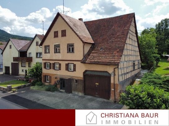 EINFACHES BAUERNHAUS MIT 6 ZIMMER: Ratshausen