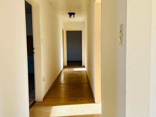 +++RUHIGE- HELLE- NEU RENOVIERTE 4,5-ZIMMER-WOHNUNG IN WEIHERHOF +++