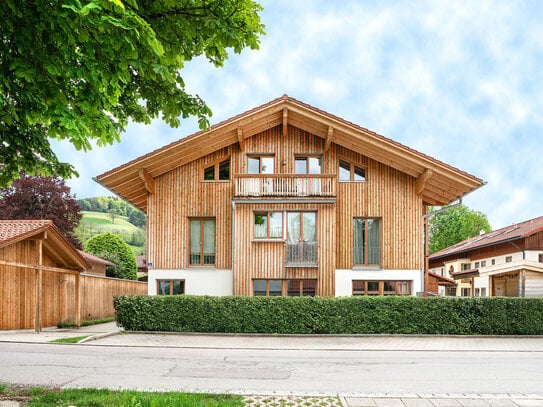 Neuwertige 3-Zimmer-Wohnung in Seenähe.