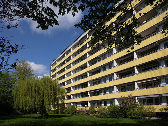 Toll geschnittene 2,5 Zimmer Wohnung mit atemberaubendem Fernblick über Pinneberg